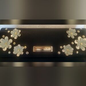 TAHARI Wallet, magnetic front closure, zippered change compartment